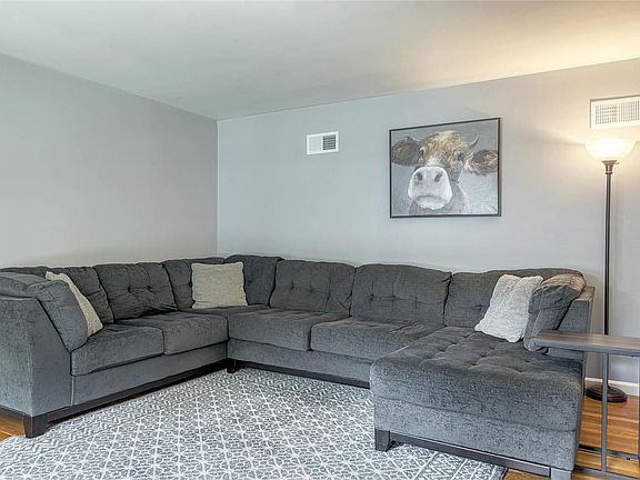 5th image of 215 Birchlawn Dr