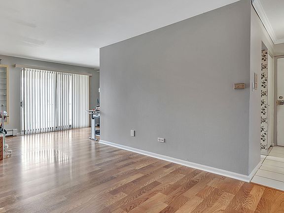 2nd image of 4410 W 111th St APT 302