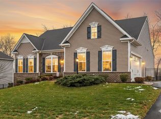 345 Park Edge Dr, Clinton, PA 15026