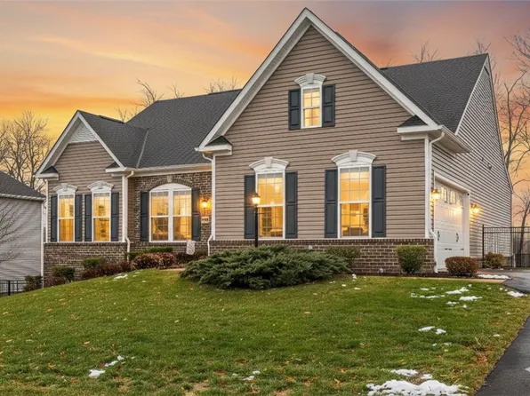 345 Park Edge Dr, Clinton, PA 15026