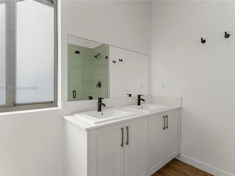 400 SW 1st St #1 — Photo 13