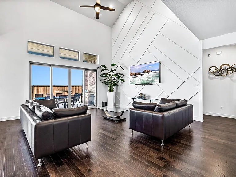 1730 Caruth Dr — Photo 12