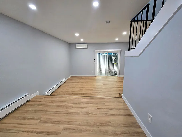 3161 N Shore Dr SE — Photo 21