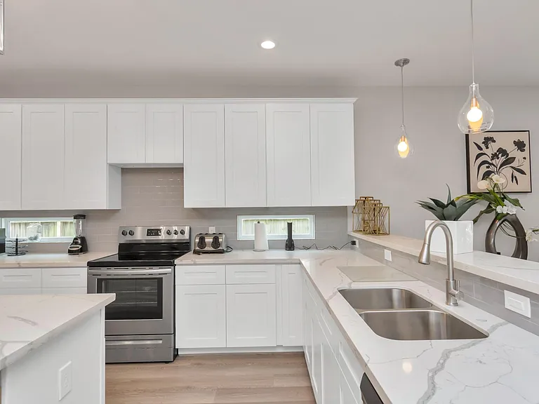 3308 Castor St — Photo 12