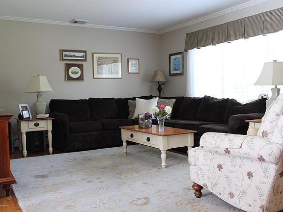3rd image of 653 Carroll Fox Rd