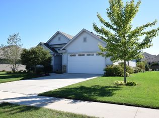 1305 E Prairie View Dr, Oak Creek, WI 53154