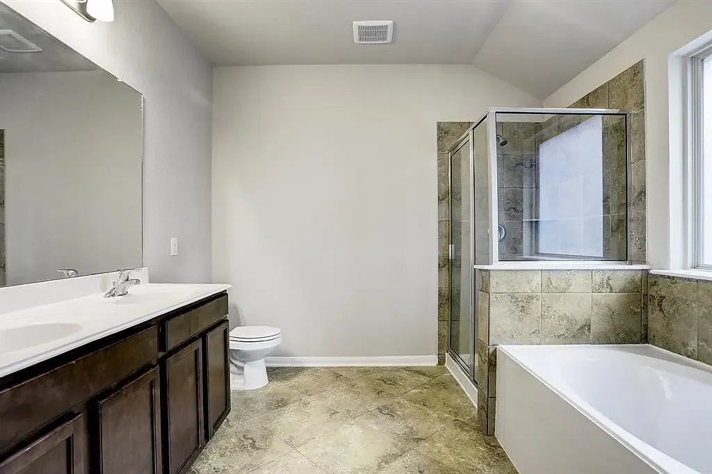4 bed, 1843 sqft, $2,500 — Photo 2