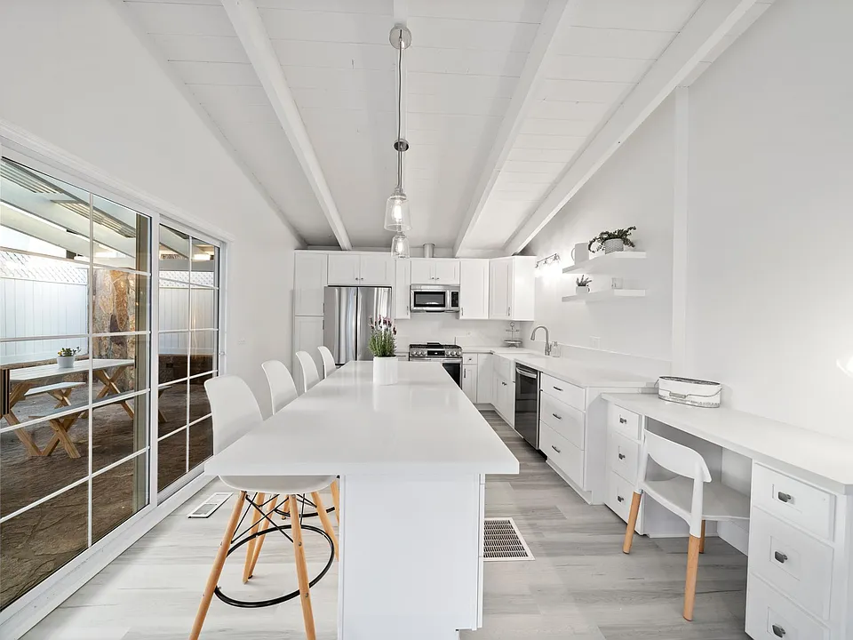 34004 Violet Lantern St