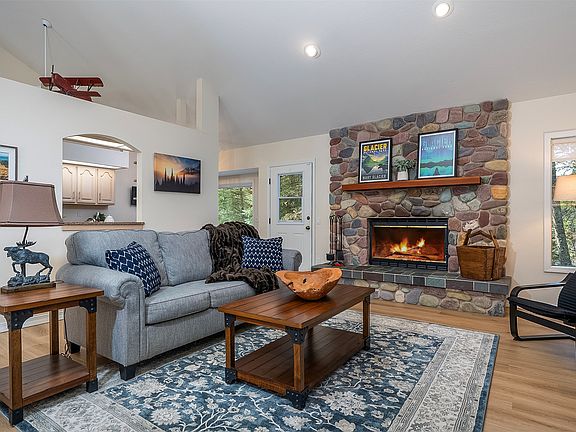 4th image of 135 Little Mountain Rd