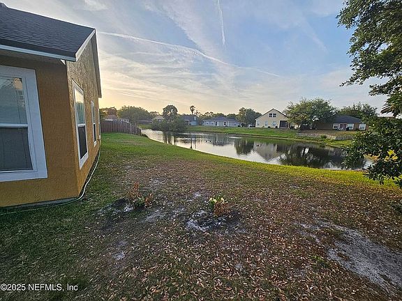 3rd image of 10153 Carriage House Ct