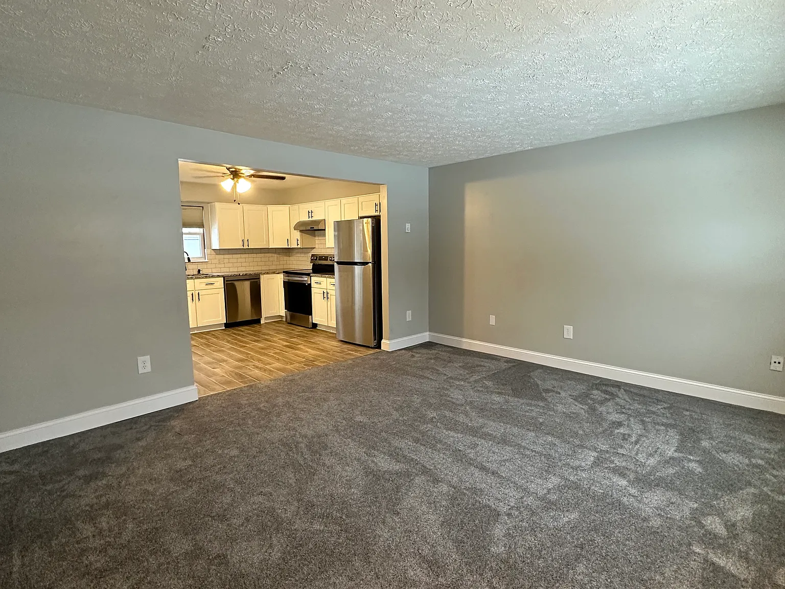2 bed, 1.5 bath, 1053 sqft, $1,450 — Photo 2