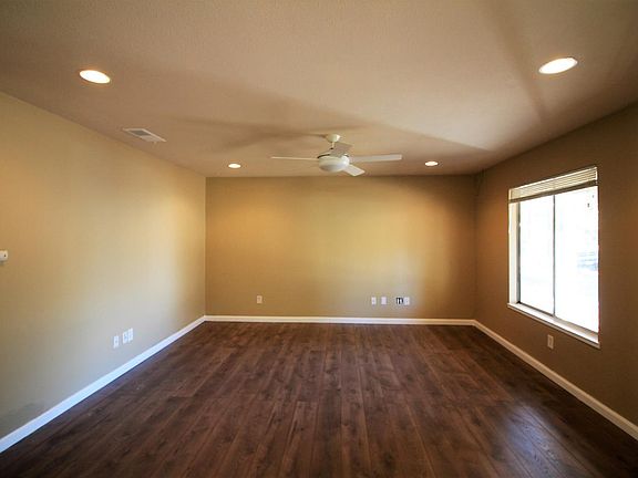 3rd image of 544 Redwood Ave