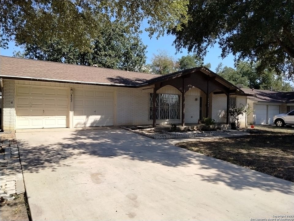 1st image of 4002 Skyridge Ave