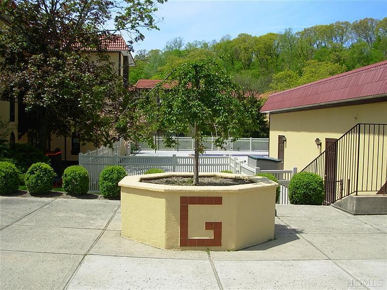 1st image of 15 Granada Cres APT 11