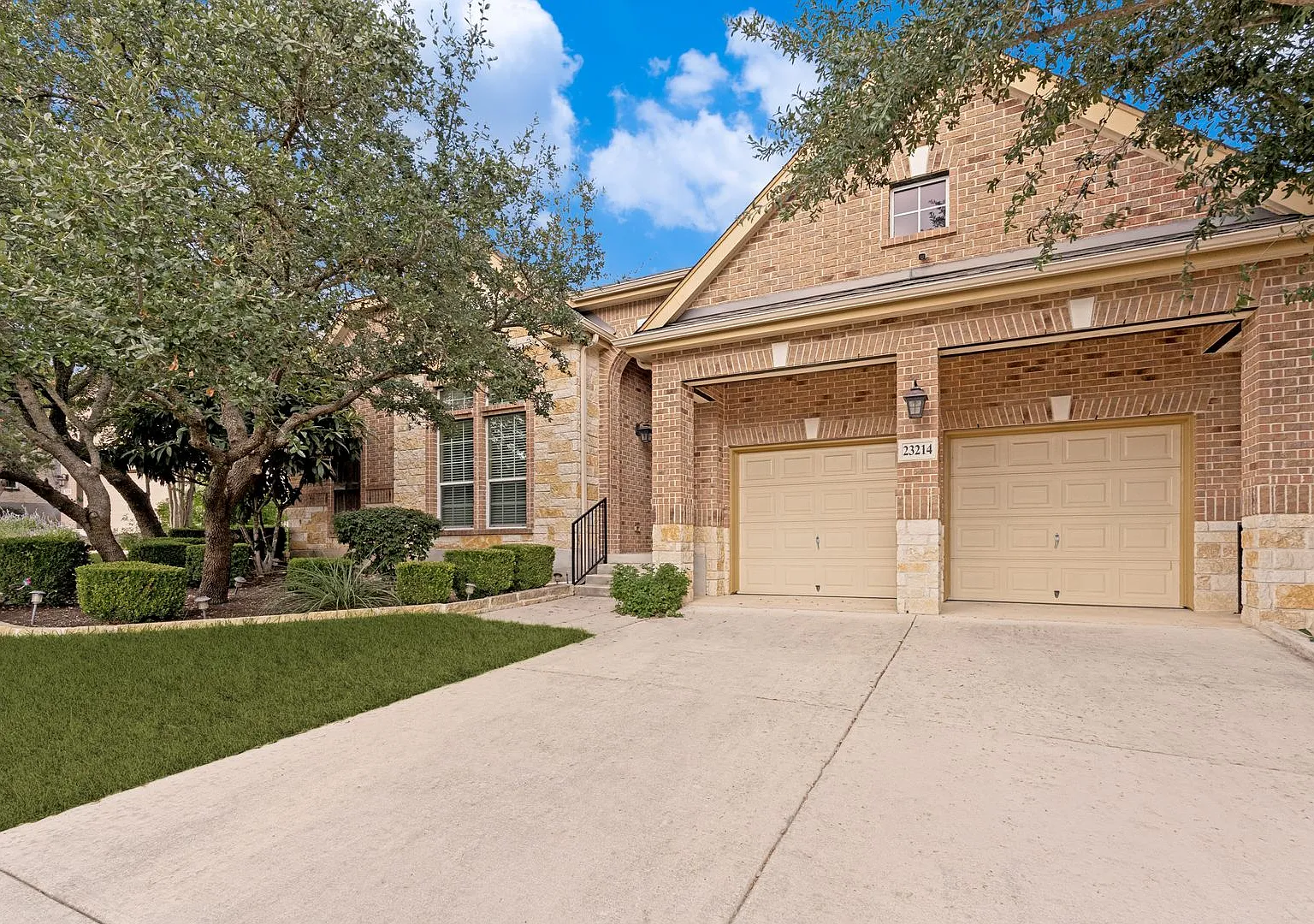 Vallitas @ Cibolo Canyon — Photo 1