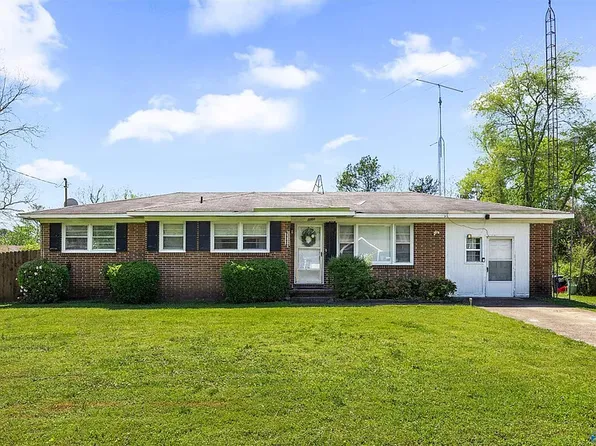 3203 Deerfield Rd NW, Huntsville, AL 35810