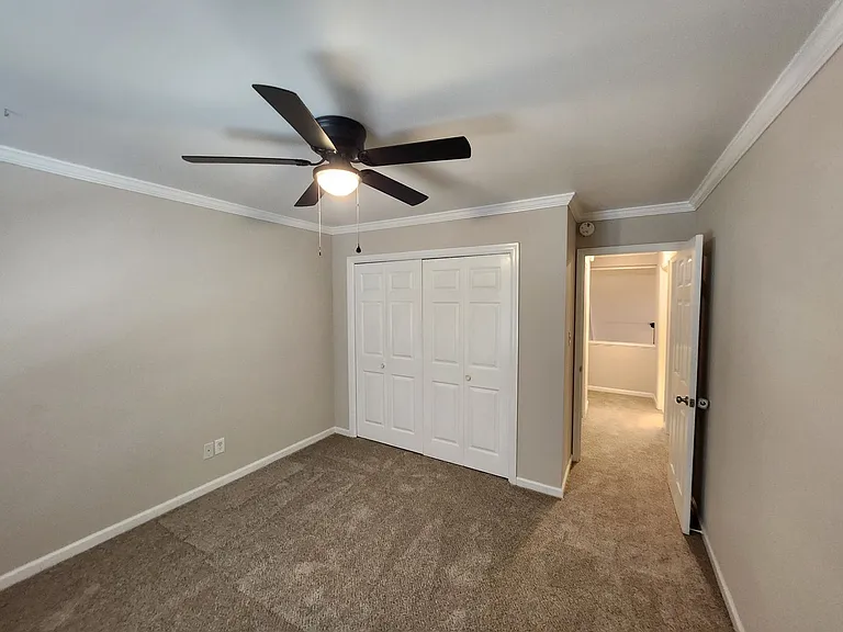 624 Crown Pointe Dr — Photo 16