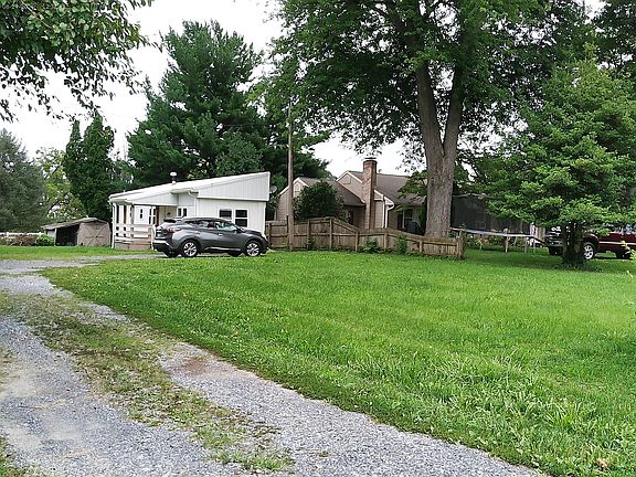 3rd image of 2237 New Holland Pike