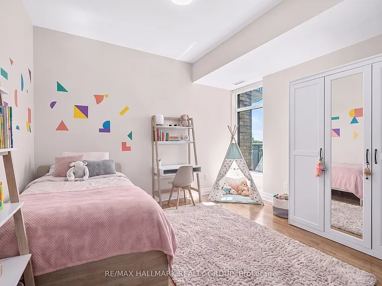245 Kent St #909 — Photo 28