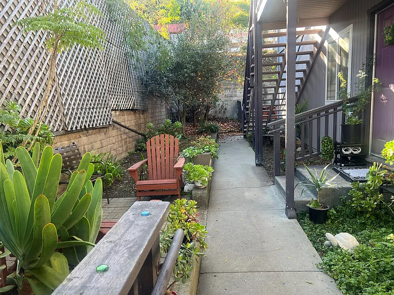 347 Hawthorne St — Photo 11