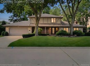 16131 Winchester Dr, Northville, MI 48168