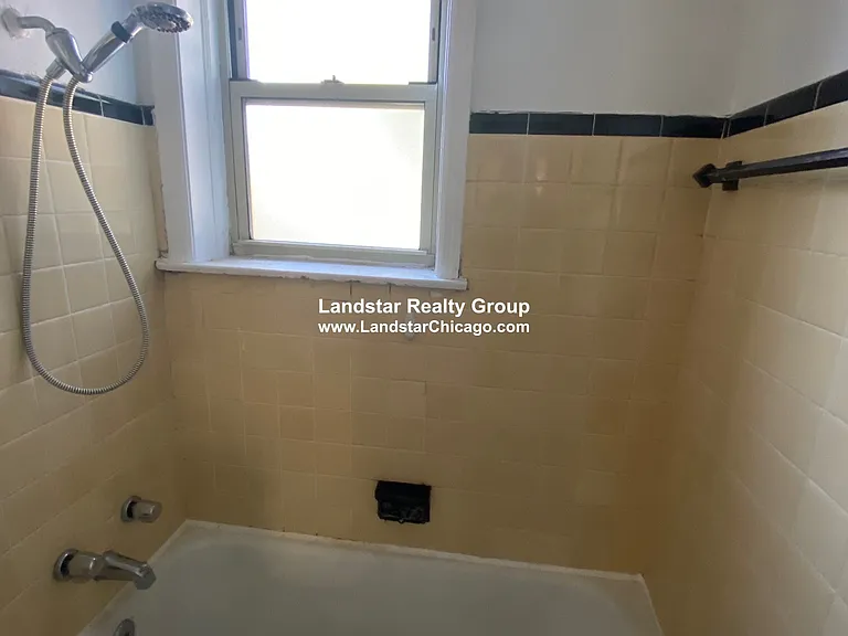 1914 W Lunt Ave #3S — Photo 9