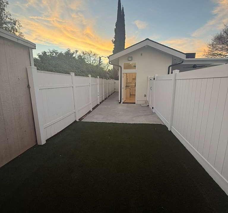 1st image of 5910 Zelzah Ave
