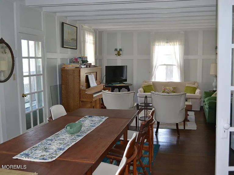18 Bridge Ave — Photo 5
