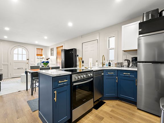 3rd image of 700 706th Avenue Csuite Suite 1
