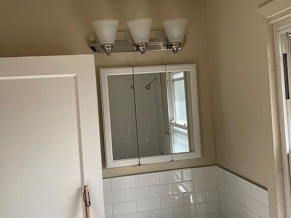 3rd image of 18636 Jordan Ave Floor 2