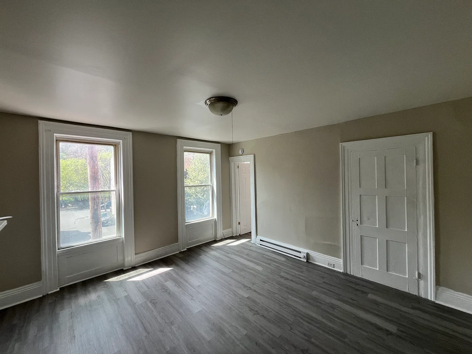 3 bed, $1,500 — Photo 2