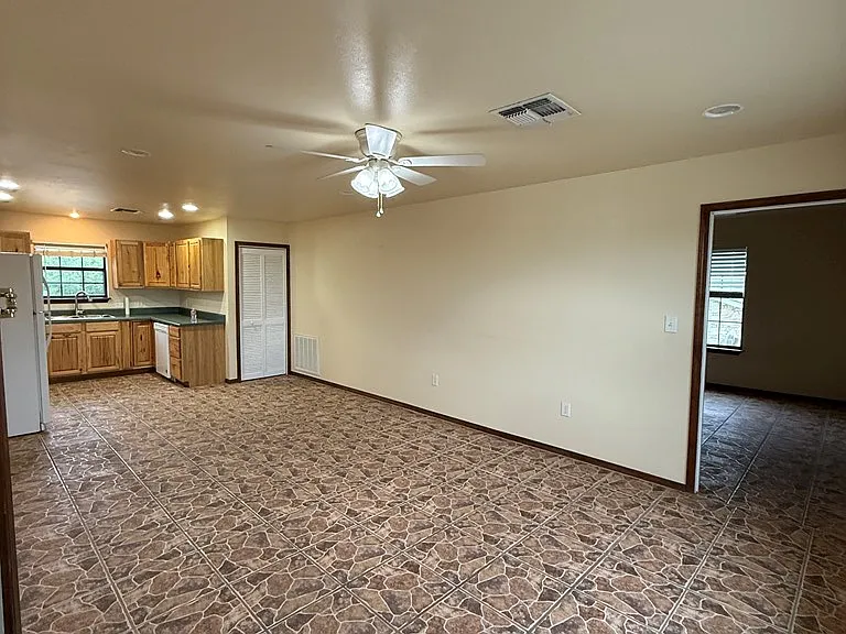 1441 E Hidden Acres Rd — Photo 3