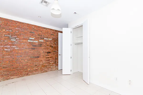 Rented by MySpaceNYC | media 7