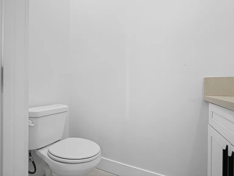 10900 Baird Ave — Photo 22