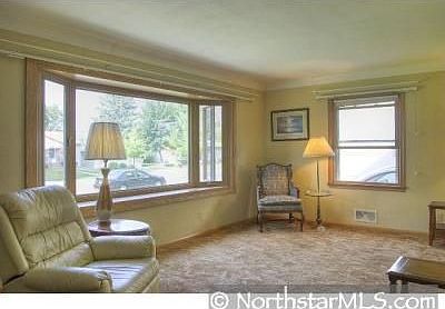 4th image of 52 Orange Ave W
