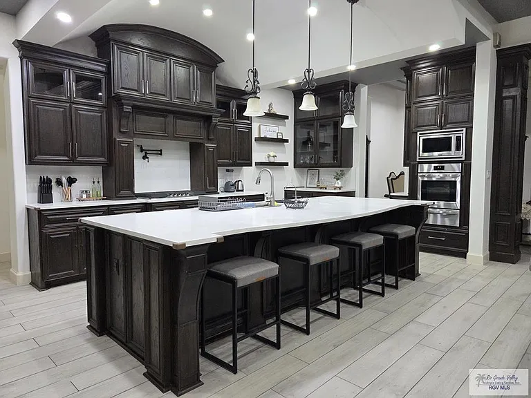 2521 Los Portales Dr — Photo 2