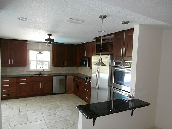 4th image of 422 River View Ln