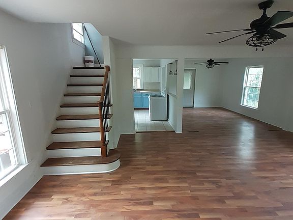 2nd image of 100 N Glen View Ct