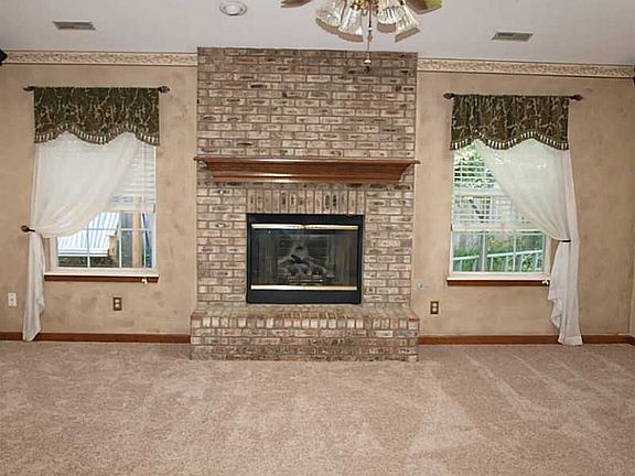 3rd image of 6736 Thistleridge Ct
