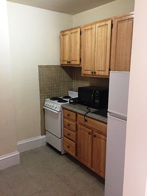 1st image of 470 Beacon St #3