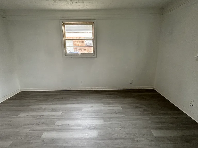 2806 Hilltop Ter NW — Photo 4
