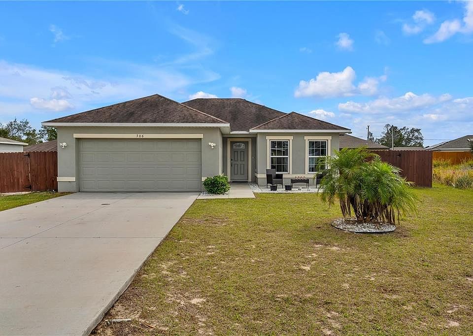 1st image of 306 HIBISCUS DRIVE