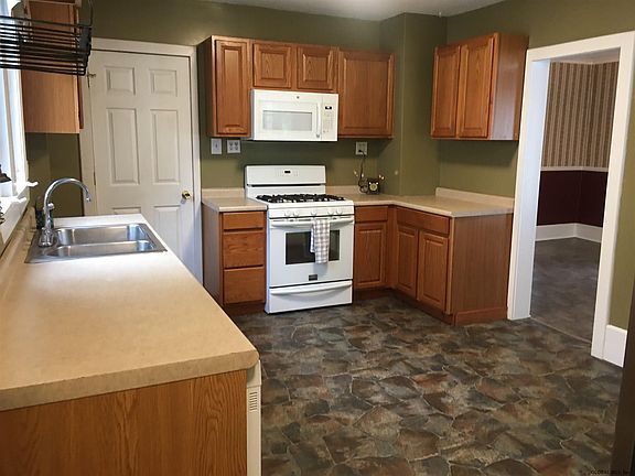 3rd image of 82 Prospect St