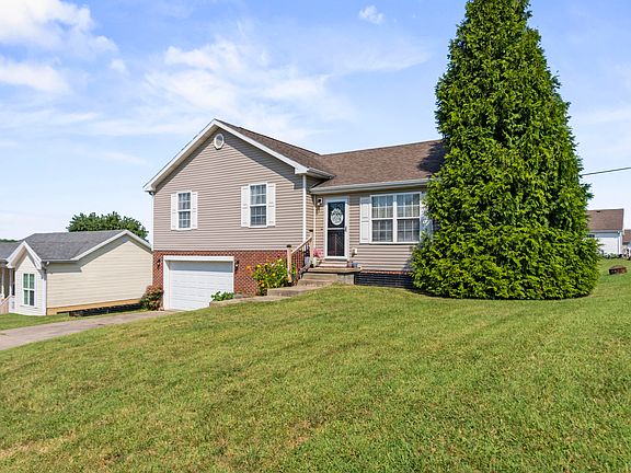 4th image of 320 Woodland Ln