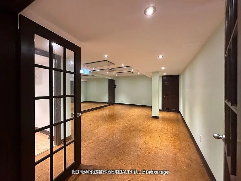 742 Hammersly Blvd — Photo 6