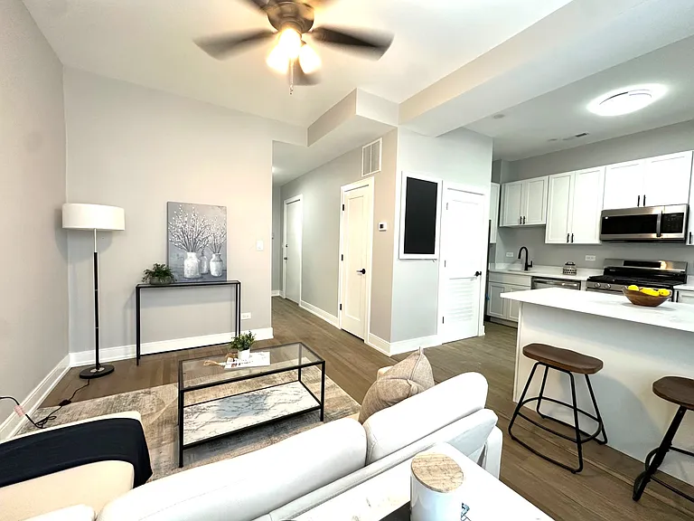 3836 N Wilton Ave #1 — Photo 5