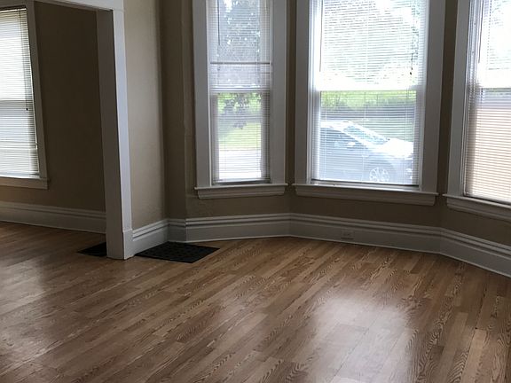3rd image of 500 Prospect Ave NE