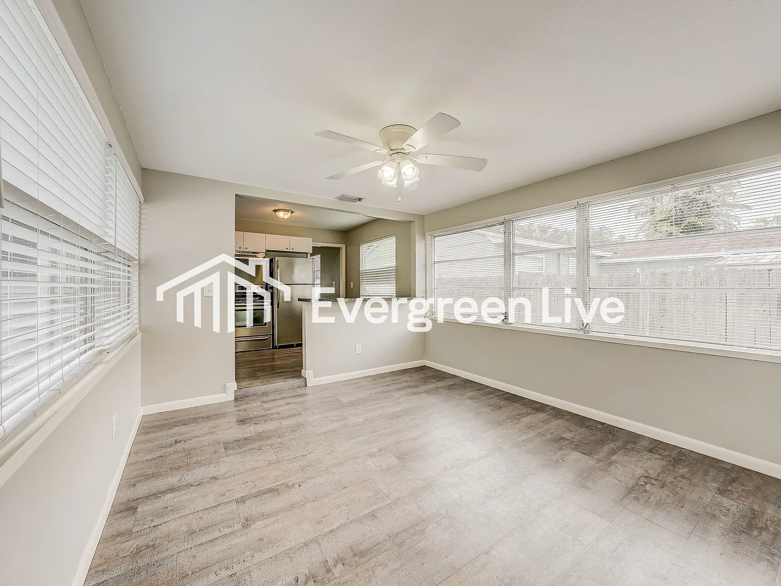 3 bed, 2.0 bath, 1137 sqft, $2,045 — Photo 4