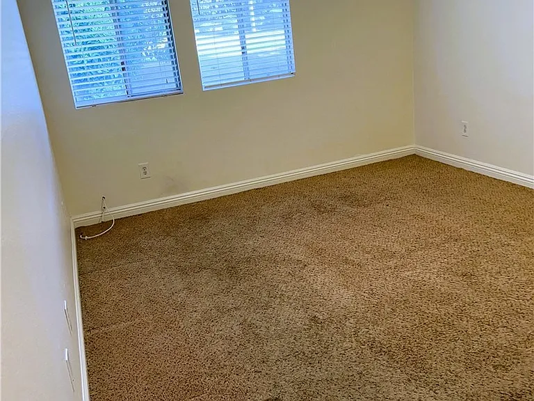 25234 Lawton Ave — Photo 10