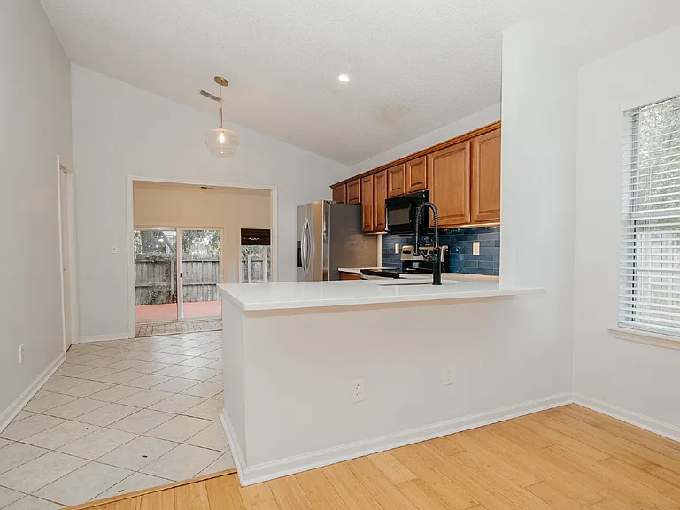 218 Lytham Ct — Photo 6